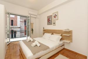 Golden Acropolis 3BD apartment