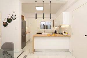 Golden Acropolis 3BD apartment