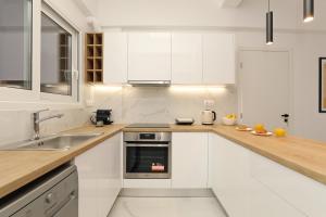 Golden Acropolis 3BD apartment