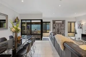 13 Family Home In Morley Sleeps 8 Comfortably - 卡弗舍姆