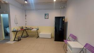 Hello Host - yellow room