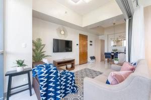 OMP 17J-T1, Seaview, Beach, Pool Access,Near Airport, Fast Wi-fi, Netflix