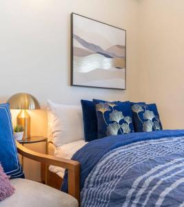 OMP 17J-T1, Seaview, Beach, Pool Access,Near Airport, Fast Wi-fi, Netflix