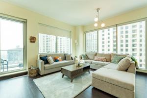 Dubai Marina Apartment with Sea view, Pool and Gym