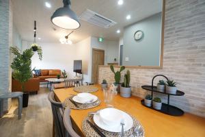 Soumato 2mins walk to station 4mins NANBA 25mins USJ