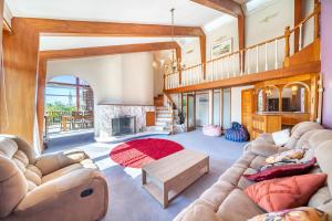 Eclectic 70s Mansion