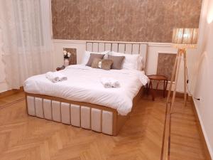 Royal Apartment in Talaat Harb Downtown Cairo