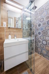 Deluxe Central Apartment with 4BEDRM 2 BATHRM