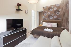 Deluxe Central Apartment with 4BEDRM 2 BATHRM