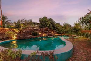 StayVista's Nature's Nest - Wada - Brick House Amidst Orchards, Holistic Retreat with Outdoor Pool