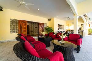 3 Bedroom Pool Villa Close to City Center! S102