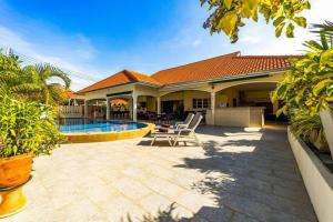 3 Bedroom Pool Villa Close to City Center! S102