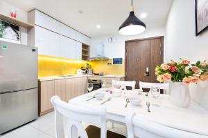 Saigon Royal Apartment 2 bedroom in center for 30 nights above