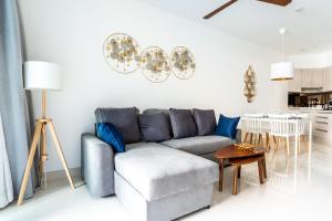 Cassia 1 BR Sea View apt by NLA