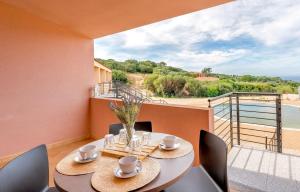 ISA-Residence with swimming-pool in Isola Rossa, apartments with air conditioning and private outdoor area