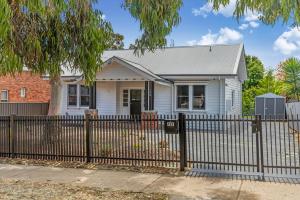 COSY RETREAT ON FOREST --- Offering 3 Comfortable Bedrooms - Sleeps Up to 6 - Please Note - If Booking for 5 or more guests3 rooms will be required