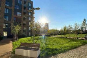 Luxury 2 bed ensuite 2 bathroom apartment East Croydon