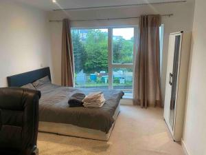 Luxury 2 bed ensuite 2 bathroom apartment East Croydon