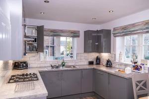 Rockpool cottage at The Bay holiday village Filey, 3 bed sleeps 6 dog friendly, free leisure facilities, direct beach access, pub & shop