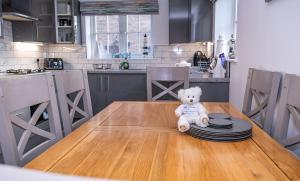 Rockpool cottage at The Bay holiday village Filey, 3 bed sleeps 6 dog friendly, free leisure facilities, direct beach access, pub & shop