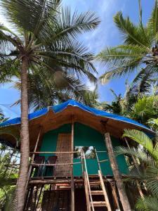 Hobknob, Goa - hostel with a pool