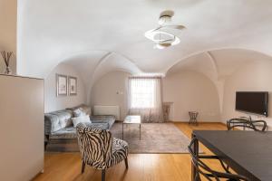 Santo Stefano Elegant Apartment by Wonderful Italy