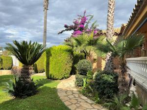 Casa con Piscina, Jardín, Barbacoa, A.A. y Wifi en Sant Pere Pescador - ES-89-74