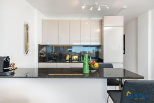 Mountain & Ocean Oasis