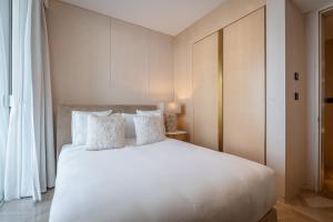 Daniels Stunning 2BR with Full Sea View at Five