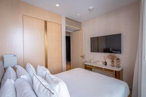 Daniels Stunning 2BR with Full Sea View at Five