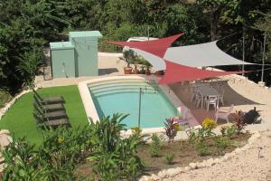 Boutique Tropical Retreat, Sleeps 10, Perfect for Friends and Fams