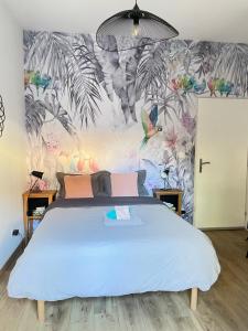 Sejours chez l'habitant Chambre tropicale privee au coeur d'un village calme et proche du vignoble : photos des chambres