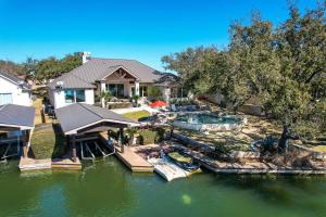 Stunning Lakefront Retreat Pool Boat Lift Spectacular Views - 4hvězdičkové hotely ve městě Horseshoe Bay