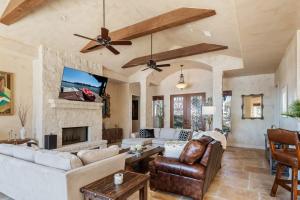 Stunning Lakefront Retreat Pool Boat Lift Spectacular Views