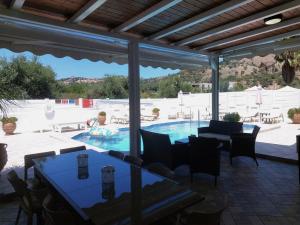 Villa Fantasia- Less than 5-Min Walk to Kalivaki Beach