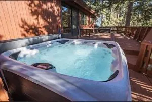 Luna Cabin - 5BR Hot Tub A/C Game Room EV Charger - تاهو فيستا