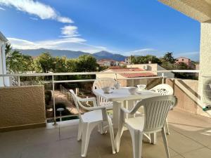 Appartements Appartement 4 pers, calme, proche mer, parking prive, clim, loggia, incluant menage fin de sejour - FR-1-225-763 : photos des chambres