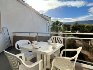 Appartements Appartement 4 pers, calme, proche mer, parking prive, clim, loggia, incluant menage fin de sejour - FR-1-225-763 : photos des chambres