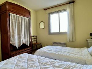 Appartements Appartement 4 pers, calme, proche mer, parking prive, clim, loggia, incluant menage fin de sejour - FR-1-225-763 : photos des chambres