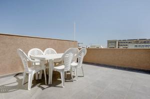 F12 Modern and Bright Apartment in Malta