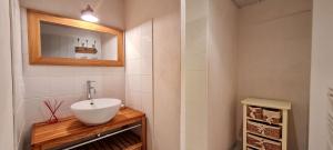 Villas Magnifique maison de village rhetaise : photos des chambres
