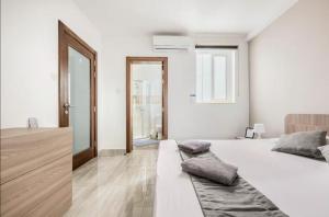 F8 Modern and Bright Apartment in Malta