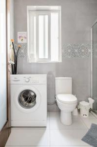 F12 Room 2, Private Room two single beds privated bathroom in shared Flat