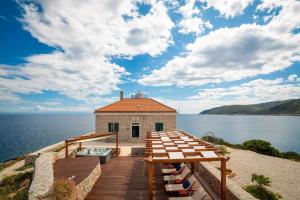 Luxury seafront Villa Lighthouse Ligero on Host island - Vis island