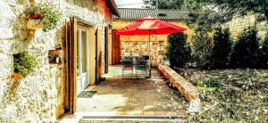 Maisons de vacances Beau gite 3 chambres - jardin, terrasse et piscine - SPA en option : photos des chambres