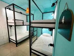 Lolas Hostal, Habitacion Exclusiva para Mujeres, 2 camarotes, precio por cama - Cascajal