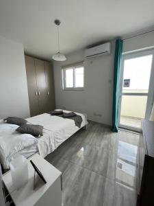 F6 Room 1, Private Room one small double bed shared bathroom in shared Flat