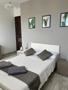 F6 Room 1, Private Room one small double bed shared bathroom in shared Flat