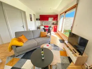 Grand studio, belle terrasse avec vue - بوغينايس