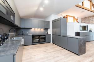 Dovedale Manor 8 Bedrooms